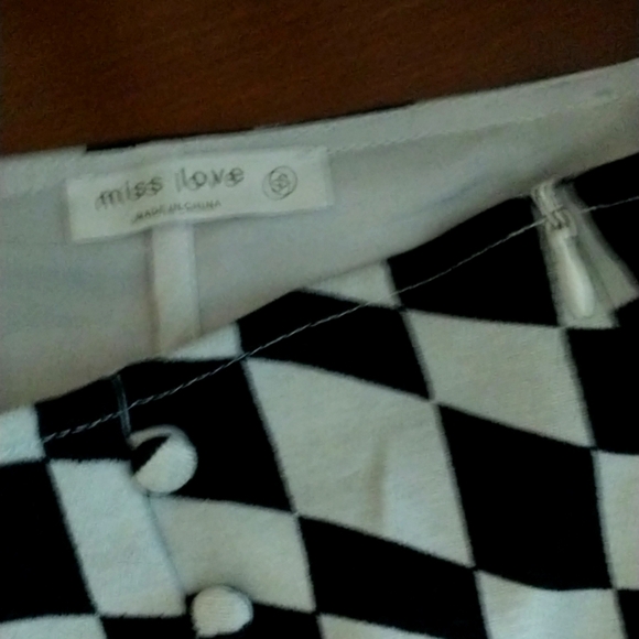 Mini skirt with lining (skort) sized small. - Picture 3 of 4